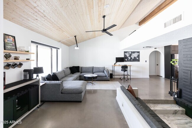 Foto del edificio - 4317 E Ludlow Dr