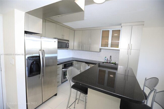 Foto del edificio - 600 NE 36th St
