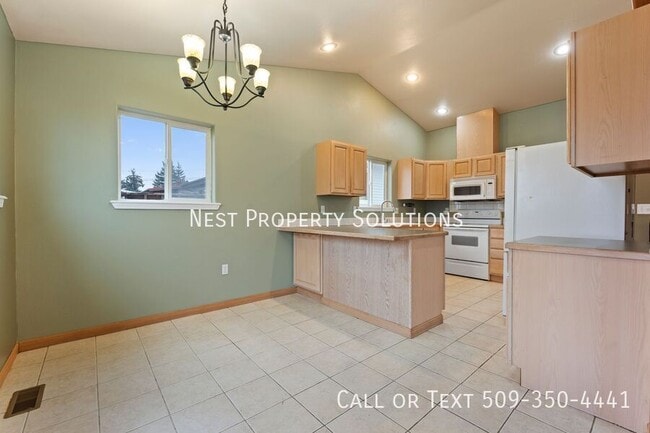 Building Photo - 1038 S Skyline Dr