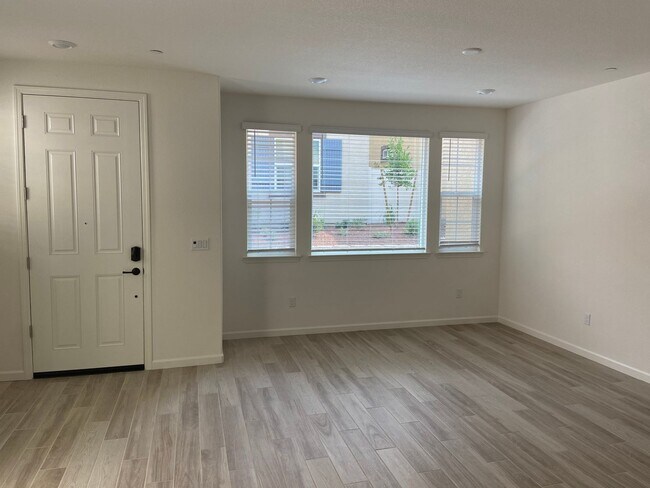 Building Photo - Newer solar home! 3 Bdrm, 3 Bath home off Parkside & Woodcreek Oaks Blvd