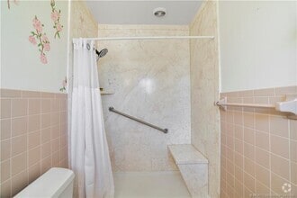 Building Photo - 1117 NE Kubin Ave