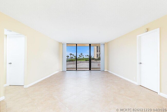 Foto del edificio - 400 Ocean Trail Way