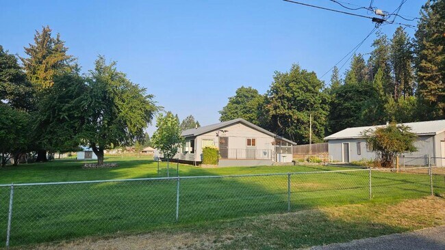 Building Photo - Dalton Gardens!