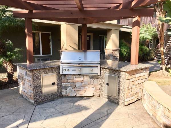 BBQ - 800 N Mollison Ave
