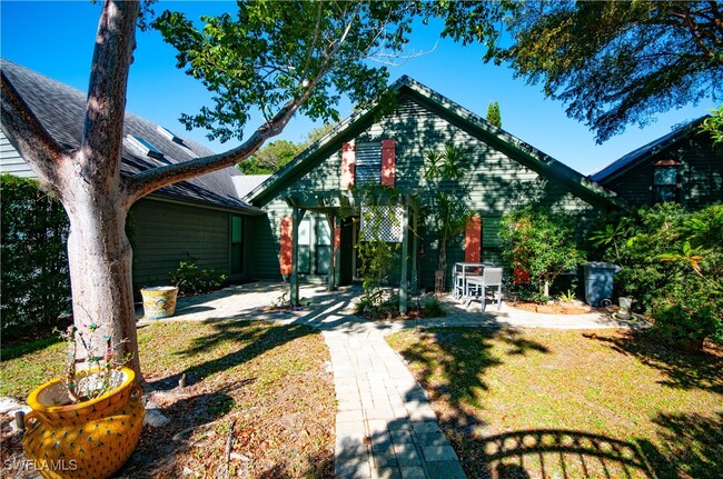 Foto del edificio - 1313 Solana Rd