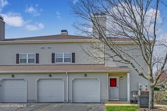 Building Photo - 256 Tennis Ct