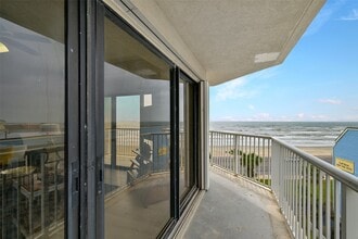 Building Photo - 7700 Seawall Blvd