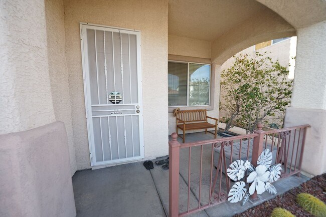 Foto del edificio - SHOWINGS AVAILABLE NOW