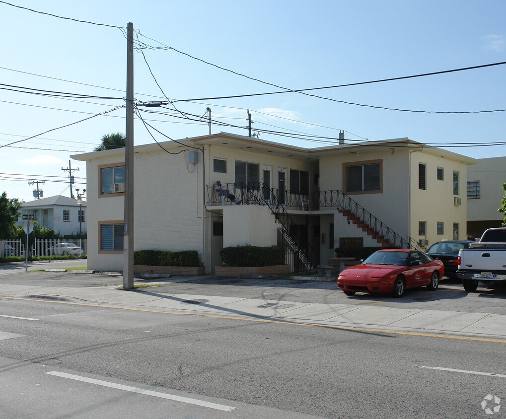 Building Photo - 1800 SW 7th St