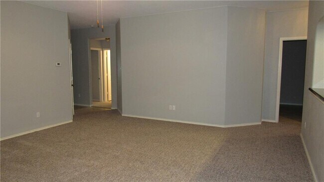 Building Photo - 2824 Bluffstone Dr