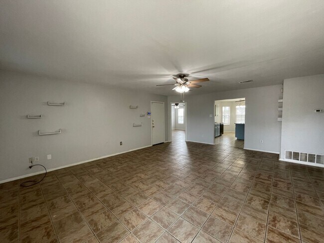 Foto del edificio - Viewable March 15th!  Pets Accepted!