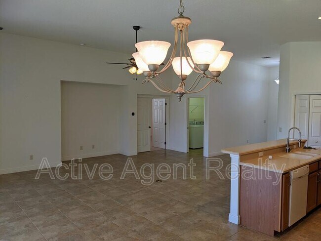 Foto del edificio - 1882 W Angelica Loop