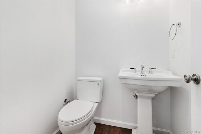 Foto del edificio - 91-93-93 Henry Ave