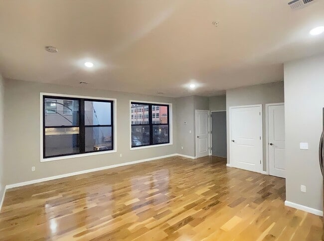 Foto del edificio - 295 Broadway