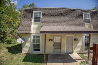 Building Photo - 907 E Cedar Way