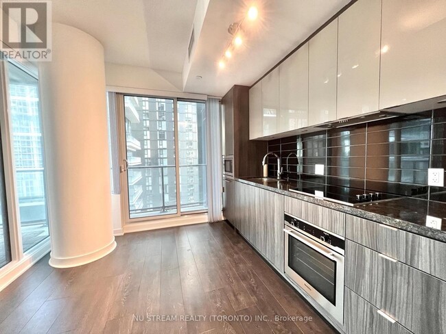 Building Photo - 125-2125 Blue Jays Way