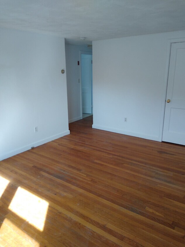 Building Photo - 134 Cameron Rd