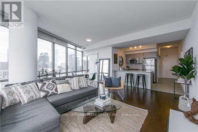 Building Photo - 832 Bay St.