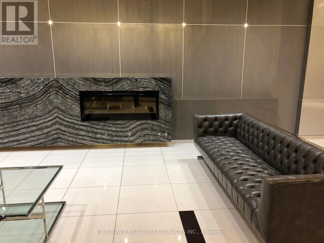 Photo du bâtiment - 7165 Yonge St