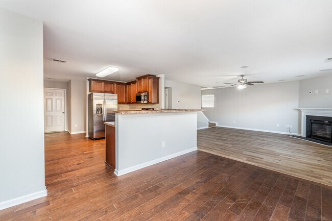 Building Photo - Spacious 5-Bed, 3.5-Bath Residence with 4,003 Sqft, Master on 1st Floor, Elegant Design, & Versat...