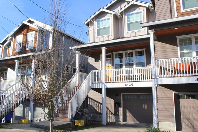 Building Photo - 3625 NE 14th Ave