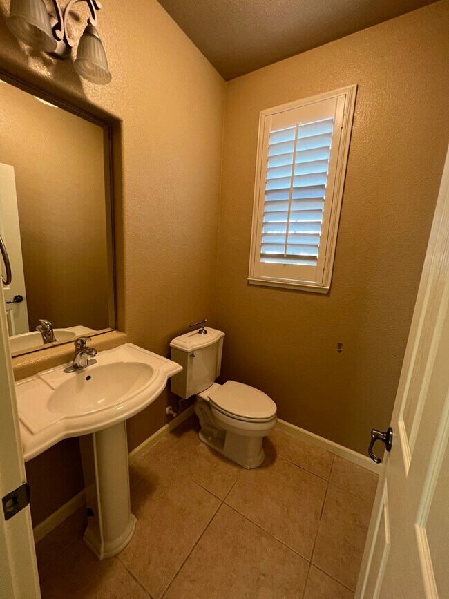 Building Photo - 1250 Earlton Ln