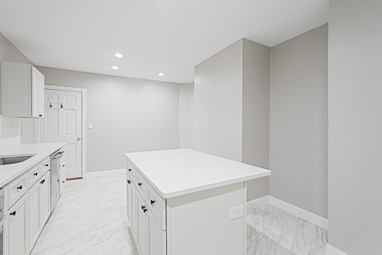 Photo - 381 Adams St