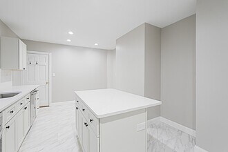 Building Photo - 381 Adams St