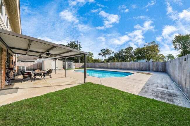 Foto del edificio - 601 E Castle Harbour Dr