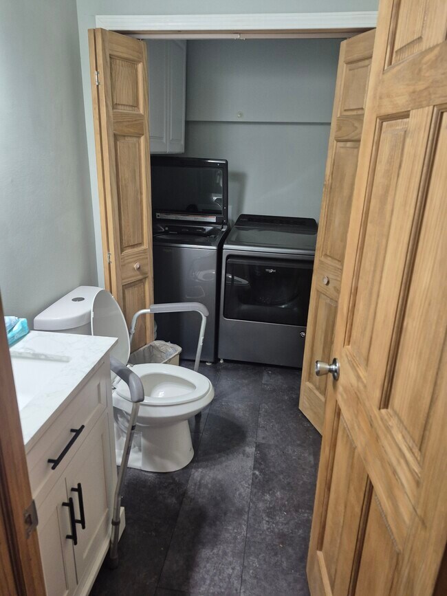 Foto del edificio - 353 S Ludington St