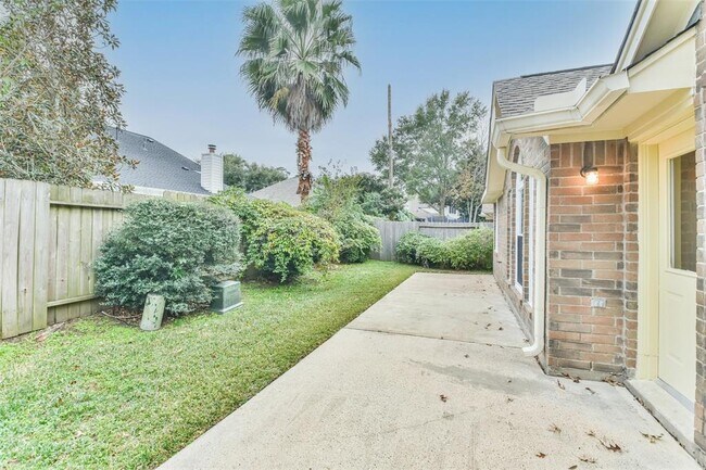 Building Photo - 6034 Kingwood Glen Dr