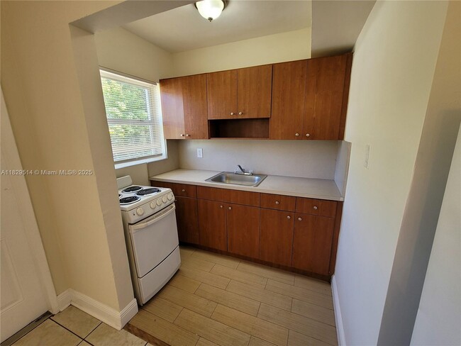 Building Photo - 698 NE 85th St