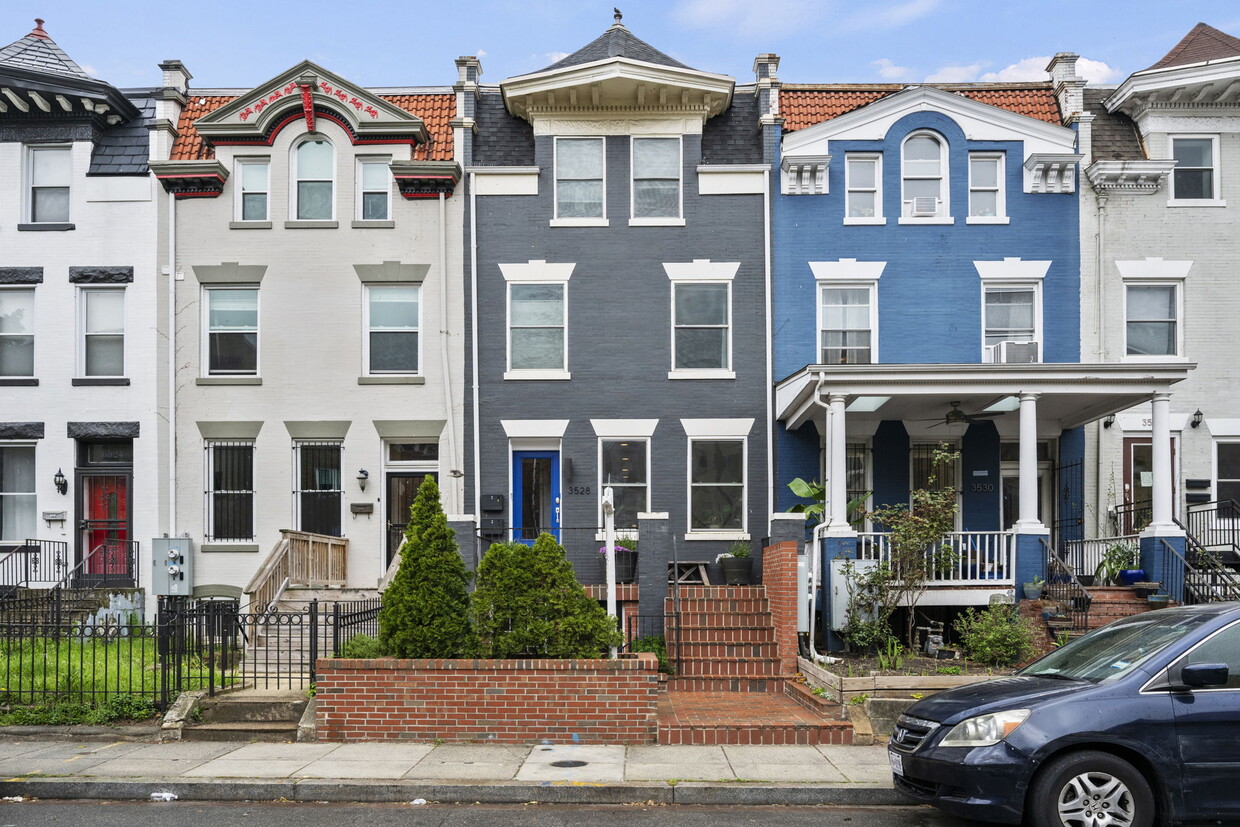 Foto principal - 3528 13th St NW
