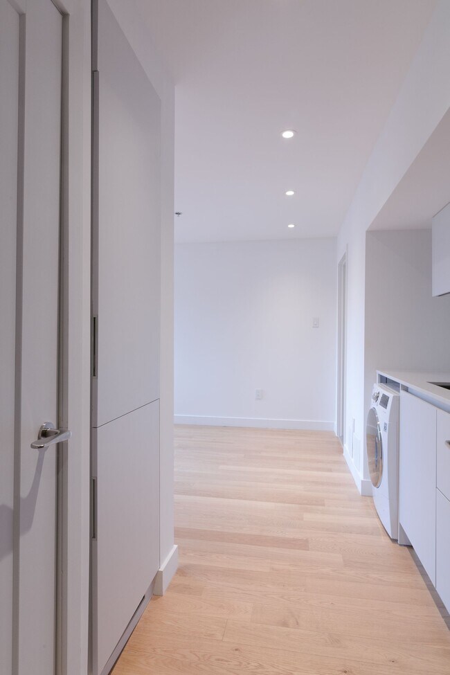 Building Photo - 3455 Rue Aylmer