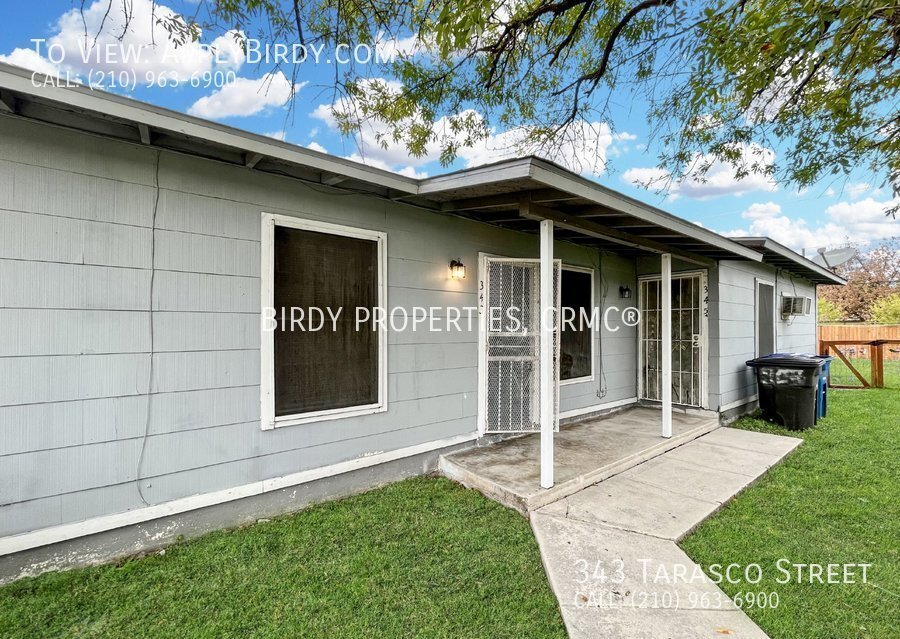 Primary Photo - **2 Bed, 1 Bath Duplex Located in Northsid...