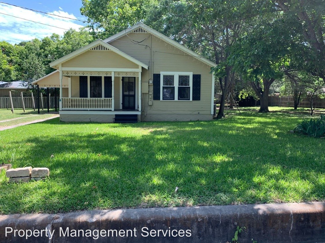 Primary Photo - 3 br, 1 bath House - 207 E. College