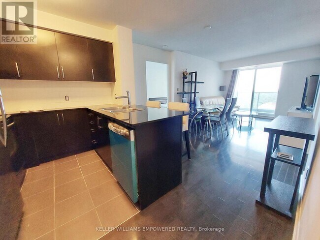 Photo du bâtiment - 5793 Yonge St