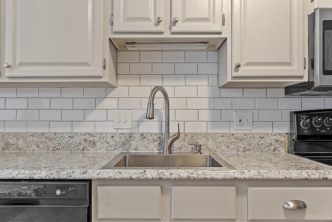 Foto del edificio - 43 Brickett Hill Cir