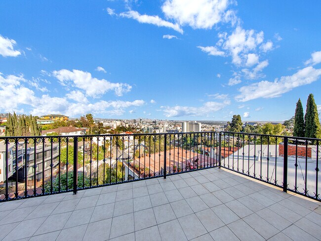 Foto del edificio - 2040 N Sycamore Ave