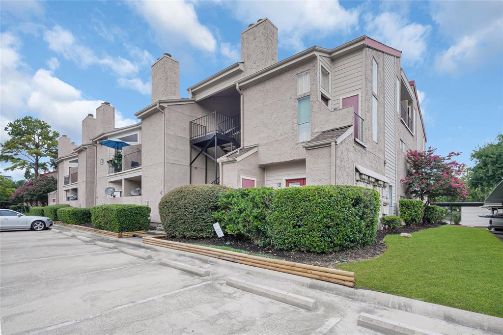 Primary Photo - 10855 Meadowglen Ln