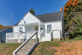 Building Photo - 2021 Rose Ln