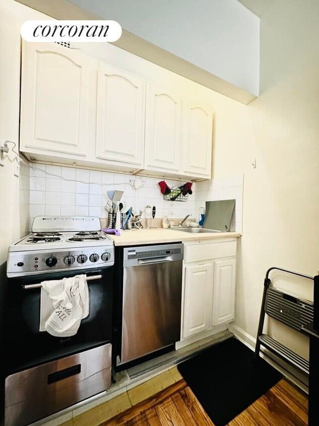 Building Photo - 444 W 49th St