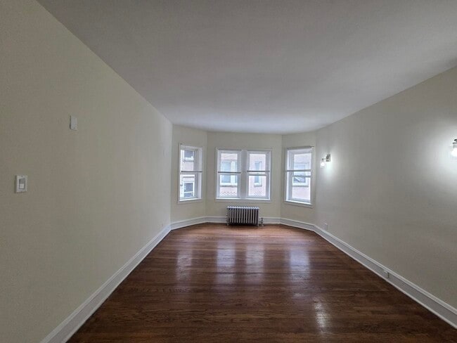 Building Photo - 6324 N Albany Ave