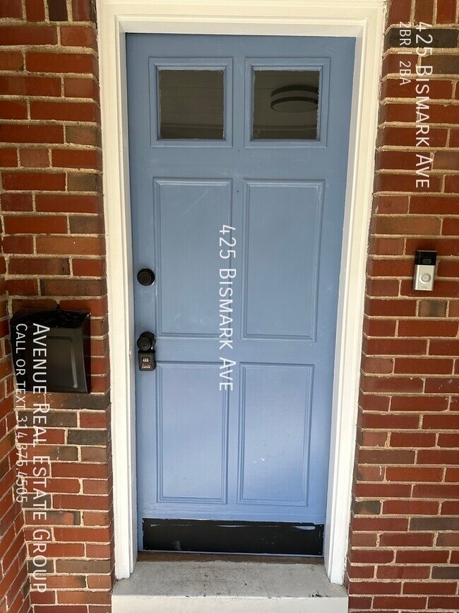 Building Photo - Gorgeous Bungalow