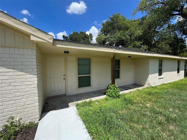 Building Photo - 8117 Richland Dr