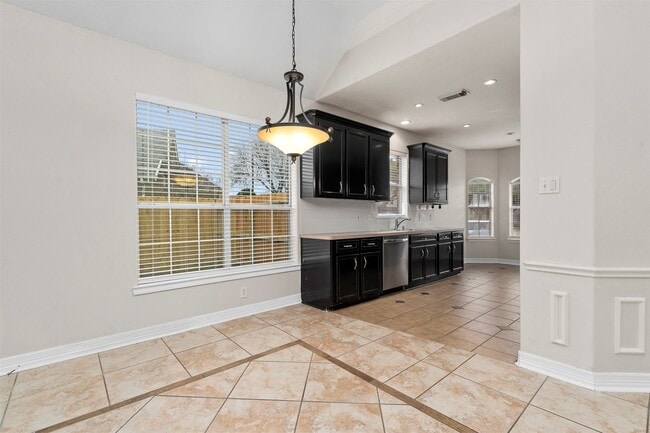 Building Photo - 2227 Oakwell Ln