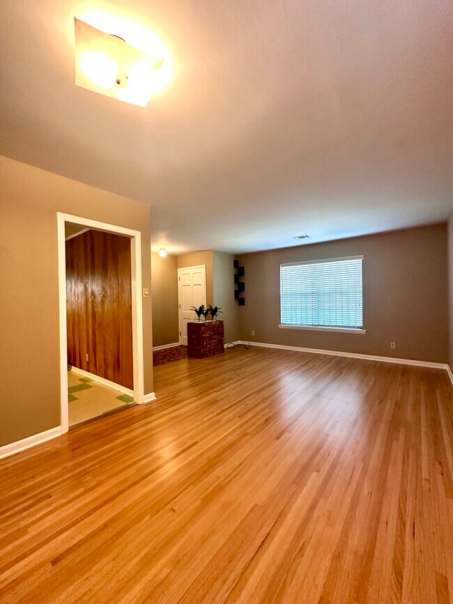 Building Photo - 6805 Princess Dr