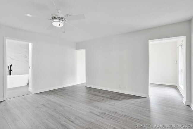 Building Photo - 4755 NE 23rd Ave