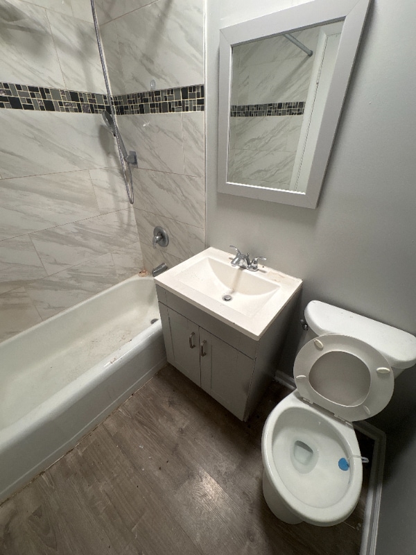 Foto del edificio - 3353 Commercial Ave