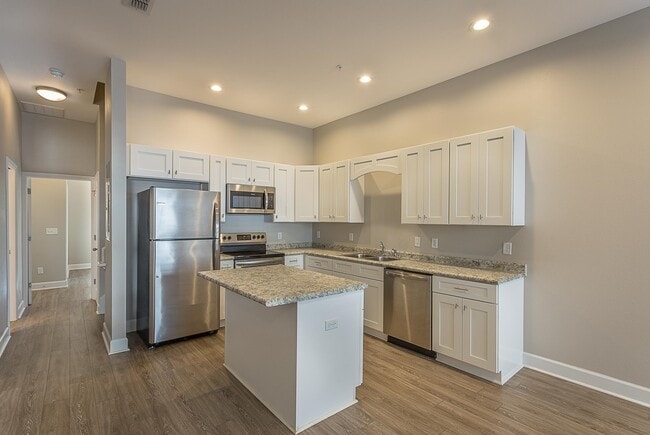 Building Photo - 2170 Capital Cir SE